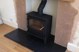 Oil pressure stove, offset burner type