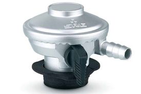 Low pressure regulators for use with liquefied petroleum gas (LPG) mixtures