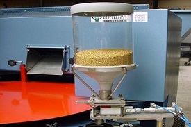 Automatic dispensers for solid products